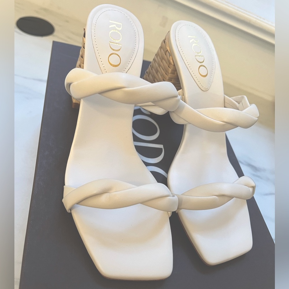 Rodo Carrar White Leather Sandals with Raffia Heels Brand New in Box with Bag